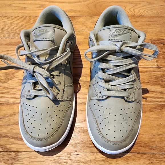 Nike Suede Dunks - Picture 2 of 6
